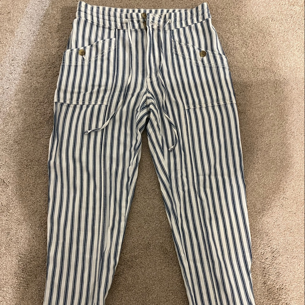AE lightly worn 6 regular pants